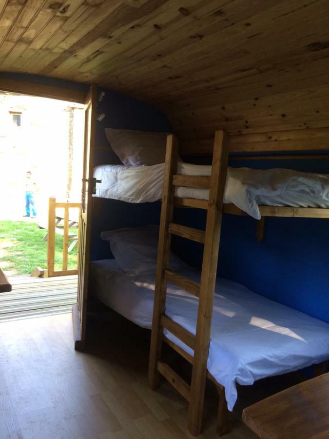 Les Roulottes De L'Airou Hotel Beauchamps  Exterior foto