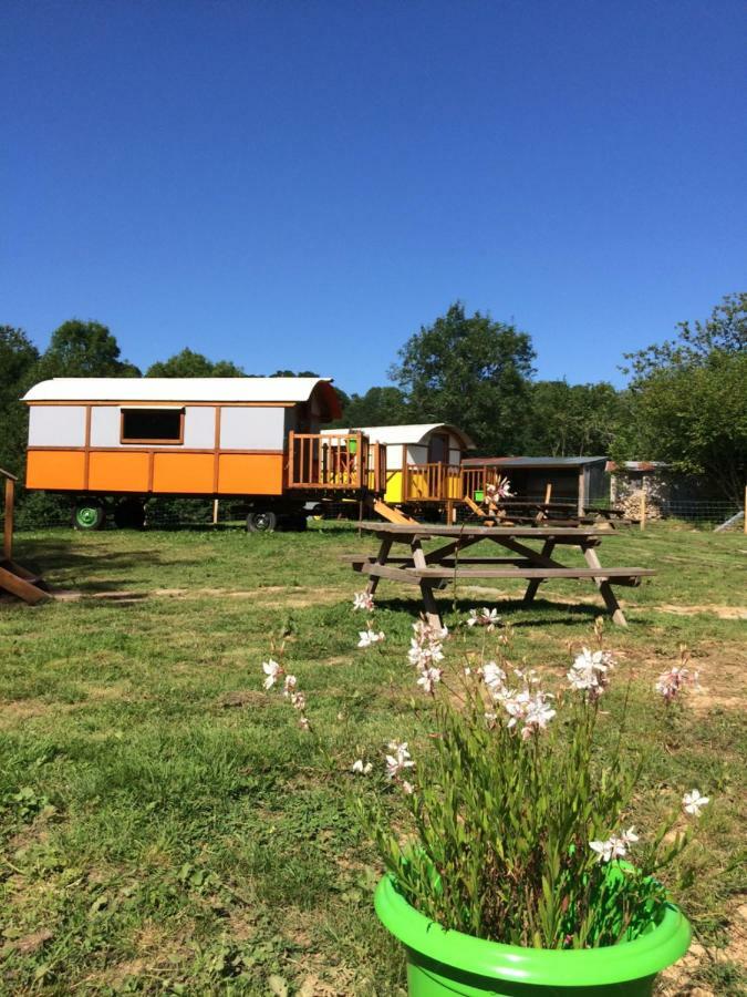 Les Roulottes De L'Airou Hotel Beauchamps  Exterior foto