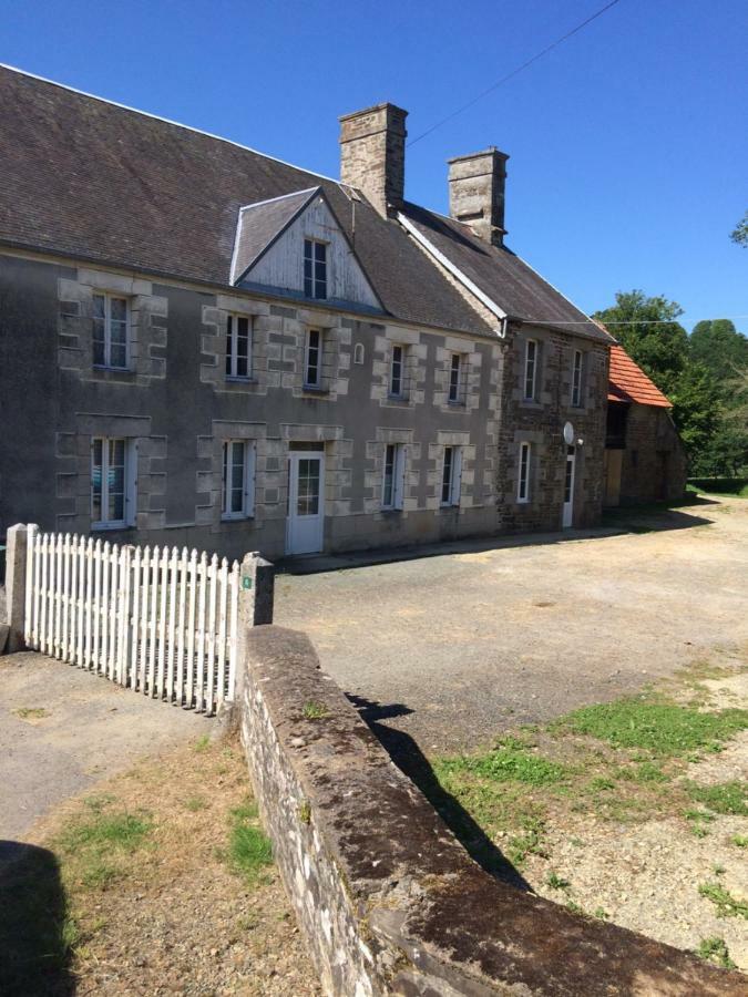 Les Roulottes De L'Airou Hotel Beauchamps  Exterior foto