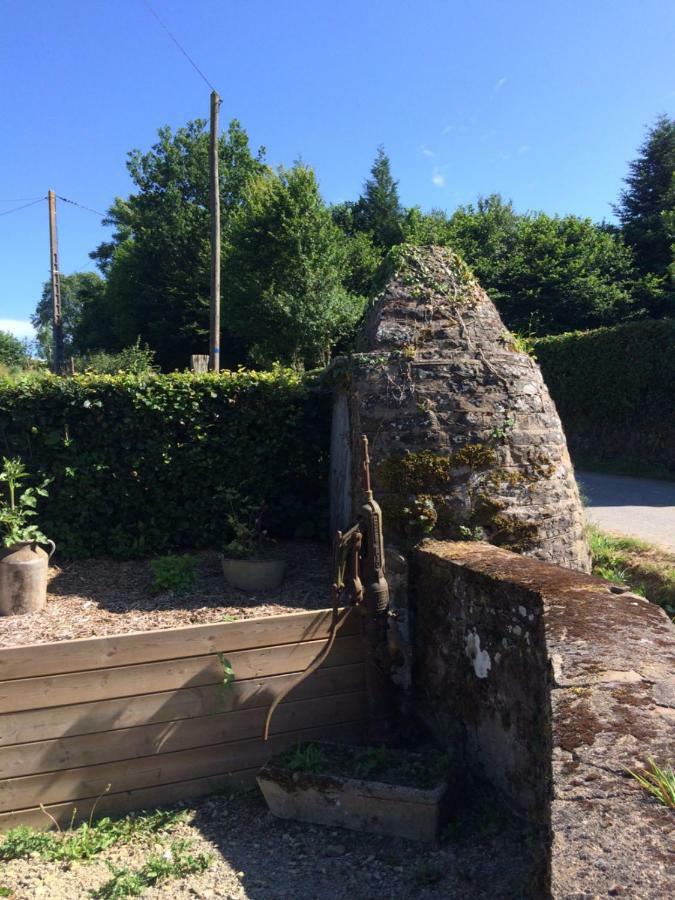 Les Roulottes De L'Airou Hotel Beauchamps  Exterior foto